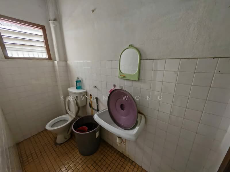 2-storey Terraced House for Sale in Taman Sri Gombak (Gombak) - Kevan Wong - Bathroom - PropertyGuru.com.my