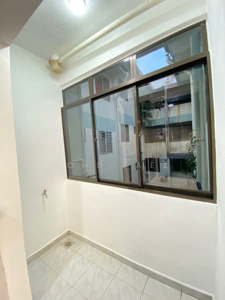 Flat for Sale at Taman Daya - Jalan Sagu 34 - Mohd Faez - Balcony - PropertyGuru.com.my