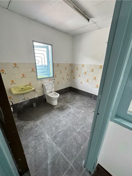 2-storey Terraced House for Rent in Taman Intan (Klang) - Han Haw Ze - Bathroom - PropertyGuru.com.my