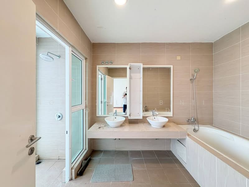 3-storey Terraced House for Sale in Cyberjaya (Selangor) - Norfazilah Binti Mohd Saad - Bathroom - PropertyGuru.com.my