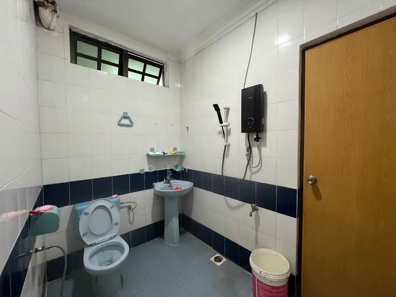 Semi-Detached House for Rent in Taman Tasek (Johor Bahru) - Zoey Lee - Bathroom - PropertyGuru.com.my