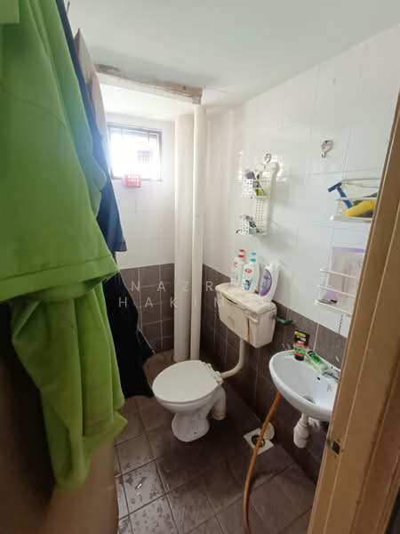Condominium for Sale at Pangsapuri Saujana Gombak - Nazrin Hakimin - Bathroom - PropertyGuru.com.my