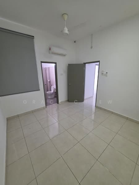 3-storey Terraced House for Rent in Taman Mutiara Mas (Skudai) - Grace Chiew - Bathroom - PropertyGuru.com.my