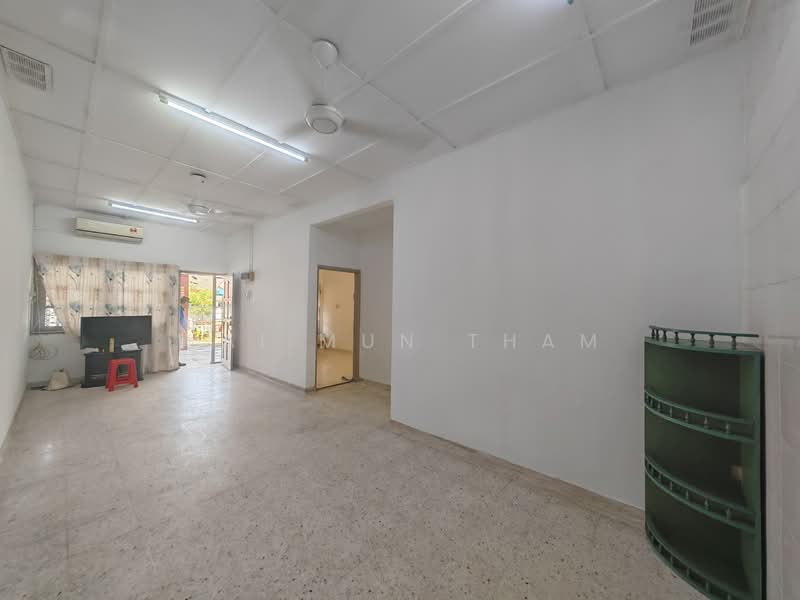 1-storey Terraced House for Sale in Taman Rasah Jaya (Rasah) - Wai Mun Tham - Living Room - PropertyGuru.com.my