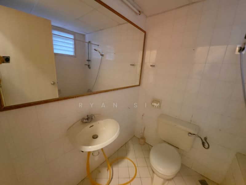 Kondominium untuk Disewa di Sri York Condominium - Ryan Sim - Bathroom - PropertyGuru.com.my