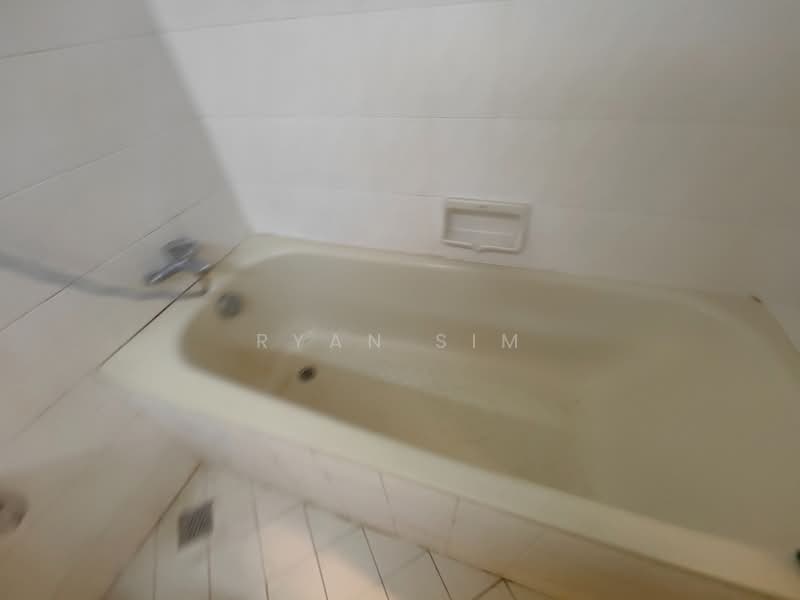 Kondominium untuk Disewa di Sri York Condominium - Ryan Sim - Bathroom - PropertyGuru.com.my