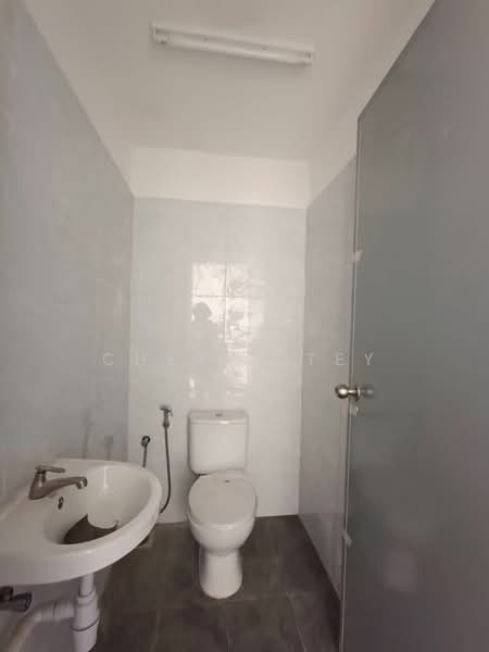 Factory for Rent in Masai (Johor) - Cheryl Tey - Bathroom - PropertyGuru.com.my