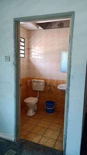 Shop for Rent in Falim (Menglembu) - Mandy Phang - Bathroom - PropertyGuru.com.my
