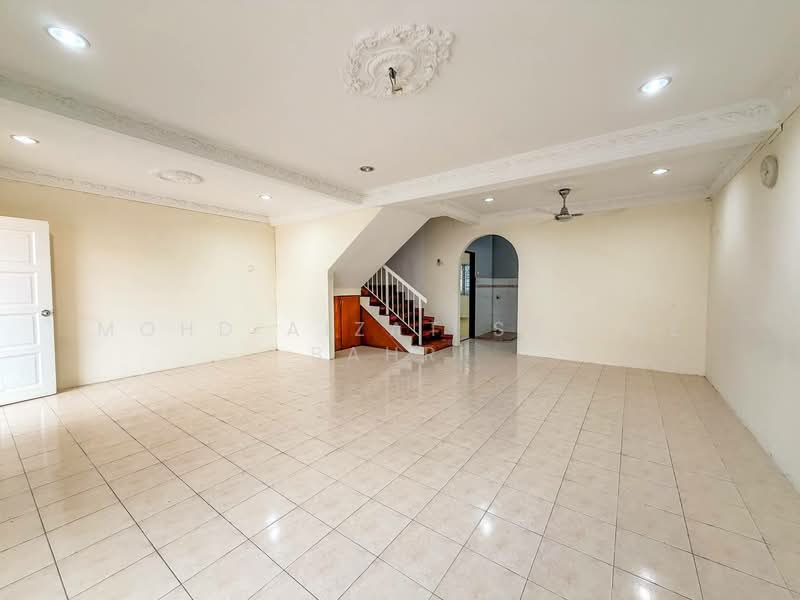 2-storey Terraced House for Sale in Seksyen 32, Kemuning Green Ville (Shah Alam) - Mohd Aizat Saiful Bahri - Living Room - PropertyGuru.com.my