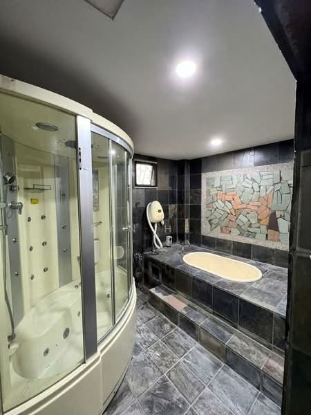 Bungalow for Sale in Taman Bukit Indah (Bukit Mertajam) - Sean Heng - Bathroom - PropertyGuru.com.my