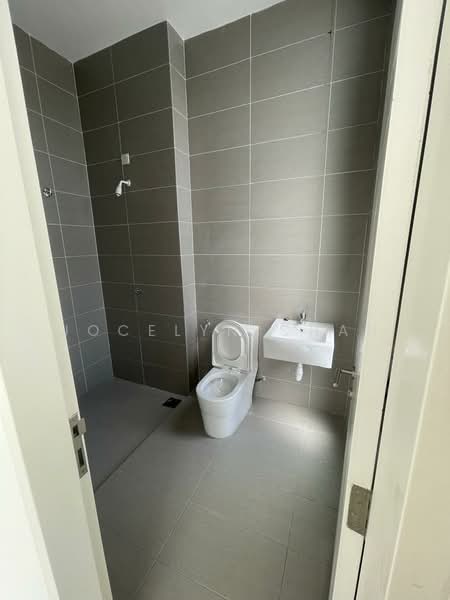2-storey Terraced House for Sale in Bandar Sri Sendayan (Negeri Sembilan) - Jocelyn Chan - Master Bathroom - PropertyGuru.com.my