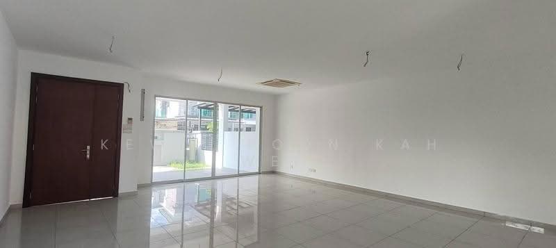 Rumah Teres 3-Tingkat untuk Dijual di Puchong (Selangor) - Kewin Poon Kah Wei - Living Room - PropertyGuru.com.my