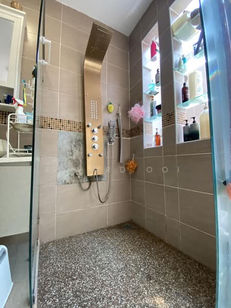 Semi-Detached House for Sale in Taman Bukit Serdang (Seri Kembangan) - Edward Ooi - Bathroom - PropertyGuru.com.my