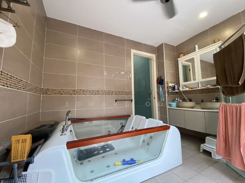 Semi-Detached House for Sale in Taman Bukit Serdang (Seri Kembangan) - Edward Ooi - Bathroom - PropertyGuru.com.my