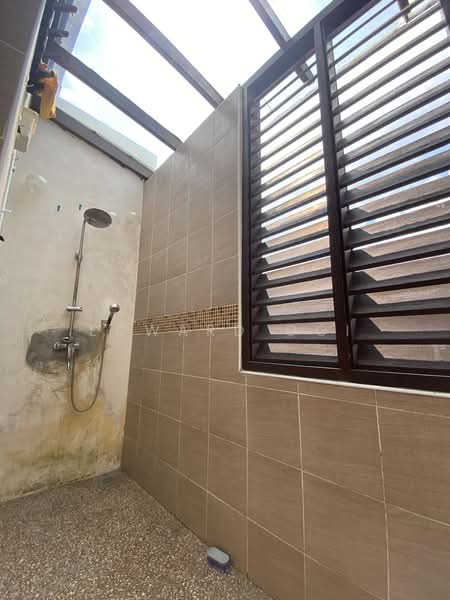 Semi-Detached House for Sale in Taman Bukit Serdang (Seri Kembangan) - Edward Ooi - Bathroom - PropertyGuru.com.my