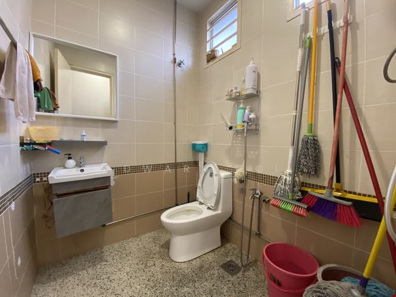 Semi-Detached House for Sale in Taman Bukit Serdang (Seri Kembangan) - Edward Ooi - Bathroom - PropertyGuru.com.my