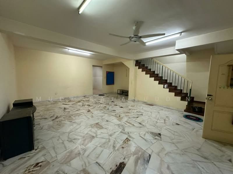 Terraced House for Sale in Taman Pinggiran Senawang (Sungai Gadut) - Mudz Salahuddin - Living Room - PropertyGuru.com.my