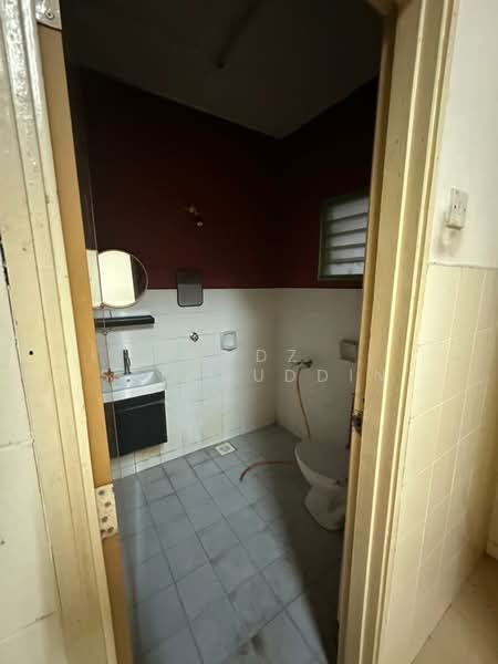 Terraced House for Sale in Taman Pinggiran Senawang (Sungai Gadut) - Mudz Salahuddin - Bathroom - PropertyGuru.com.my