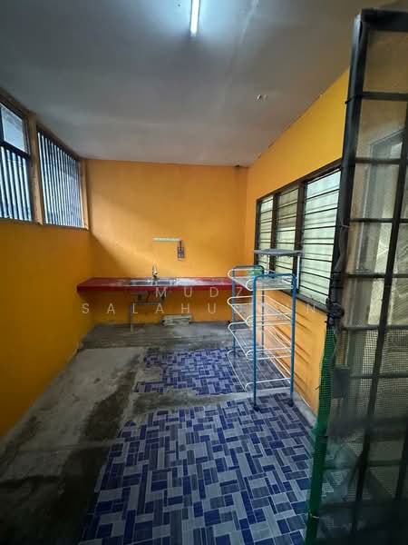 Terraced House for Sale in Taman Pinggiran Senawang (Sungai Gadut) - Mudz Salahuddin - Kitchen - PropertyGuru.com.my
