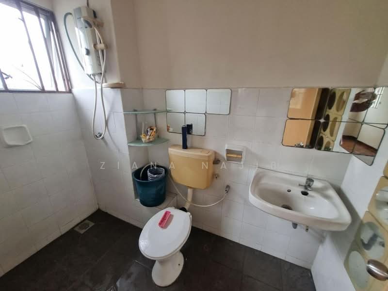 Cluster House for Sale in Bandar Tasik Puteri (Rawang) - Ziana Najib - Bathroom - PropertyGuru.com.my