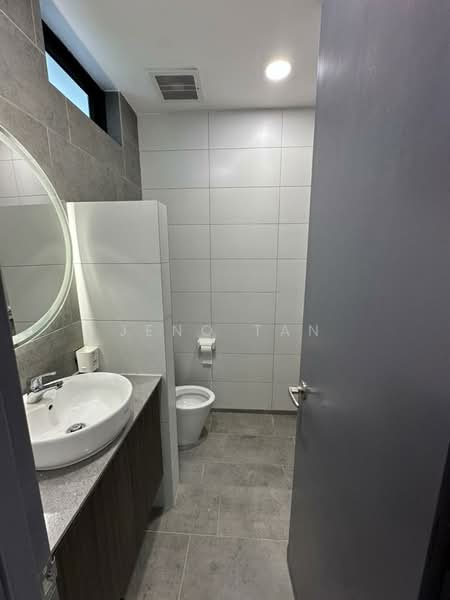 Servis Apartment untuk Disewa di The Podium - Jeno Tan - Bathroom - PropertyGuru.com.my