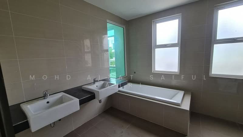 Semi-Detached House for Sale in Kajang (Selangor) - Mohd Aizat Saiful Bahri - Bathroom - PropertyGuru.com.my