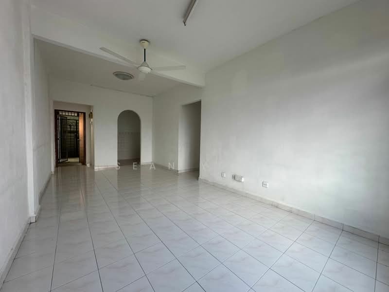 Pangsapuri untuk Dijual di Ria 2 Apartment - Sean Yeoh - Living Room - PropertyGuru.com.my