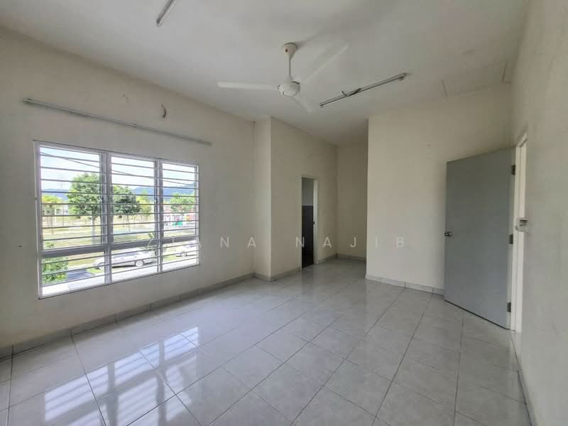 Rumah Teres 2 Tingkat untuk Dijual di Puncak Alam (Selangor) - Ziana Najib - Living Room Hillpark Puncak Alam - PropertyGuru.com.my