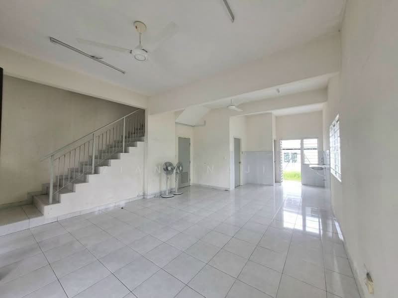 Rumah Teres 2 Tingkat untuk Dijual di Puncak Alam (Selangor) - Ziana Najib - Living Room Hillpark Puncak Alam - PropertyGuru.com.my