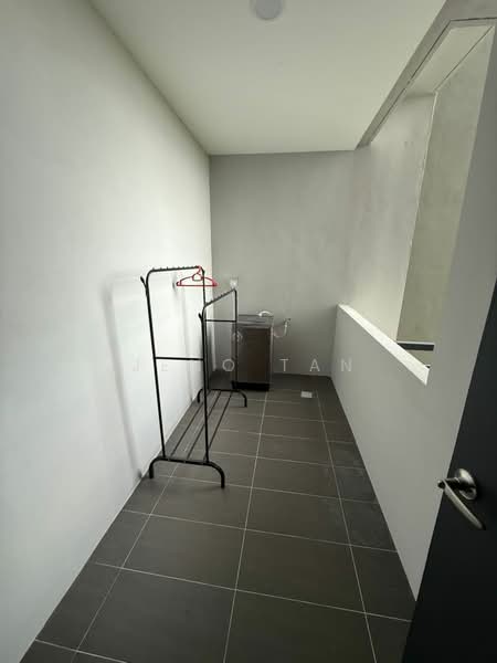 Pangsapuri untuk Disewa di Gizo 11 - Jeno Tan - Balcony - PropertyGuru.com.my