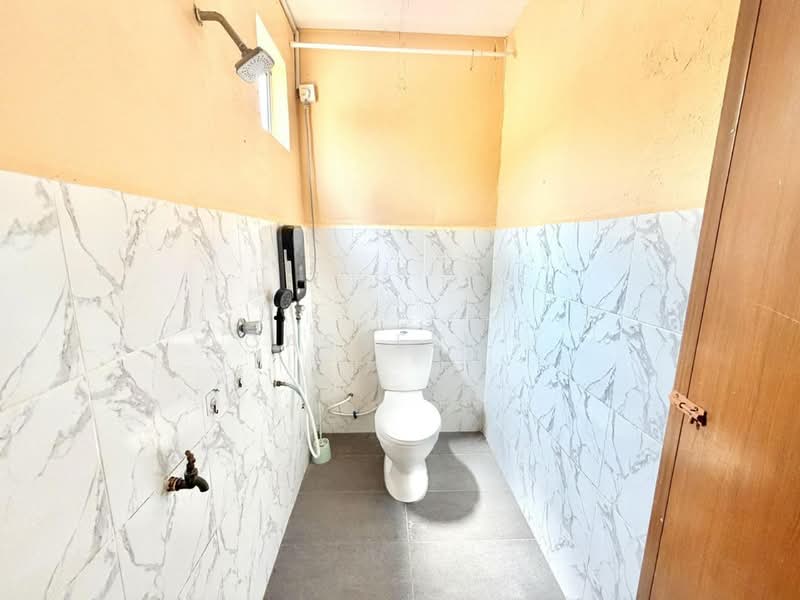 2-storey Terraced House for Sale in Seksyen 31 (Shah Alam) - Cassell . - Bathroom - PropertyGuru.com.my