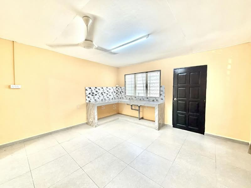 2-storey Terraced House for Sale in Seksyen 31 (Shah Alam) - Cassell . - Kitchen - PropertyGuru.com.my