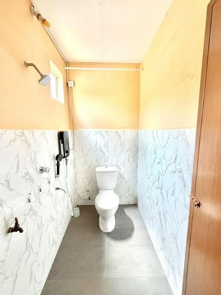 2-storey Terraced House for Sale in Seksyen 31 (Shah Alam) - Cassell . - Bathroom - PropertyGuru.com.my
