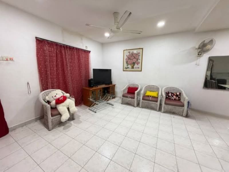 2-storey Terraced House for Sale in Bandar Putra (Kulai) - Ong Lih Shyan - Living Room - PropertyGuru.com.my