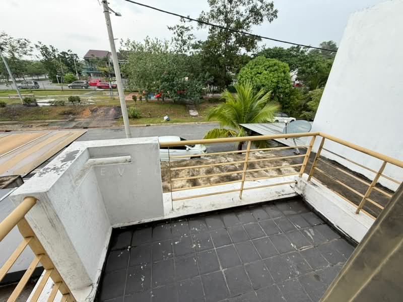 2-storey Terraced House for Sale in Saujana Rawang (Rawang) - Evelyn Khoo - Balcony - PropertyGuru.com.my