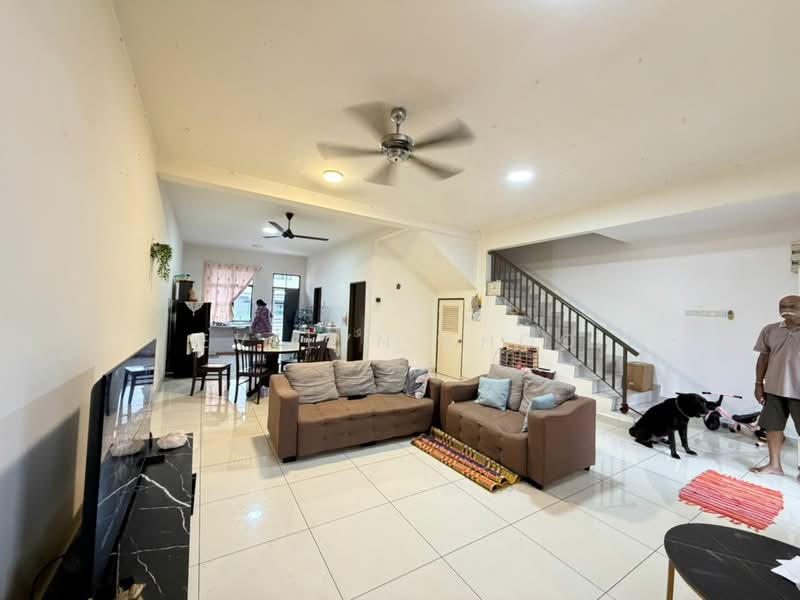 2-storey Terraced House for Sale in Saujana Rawang (Rawang) - Evelyn Khoo - Living Room - PropertyGuru.com.my