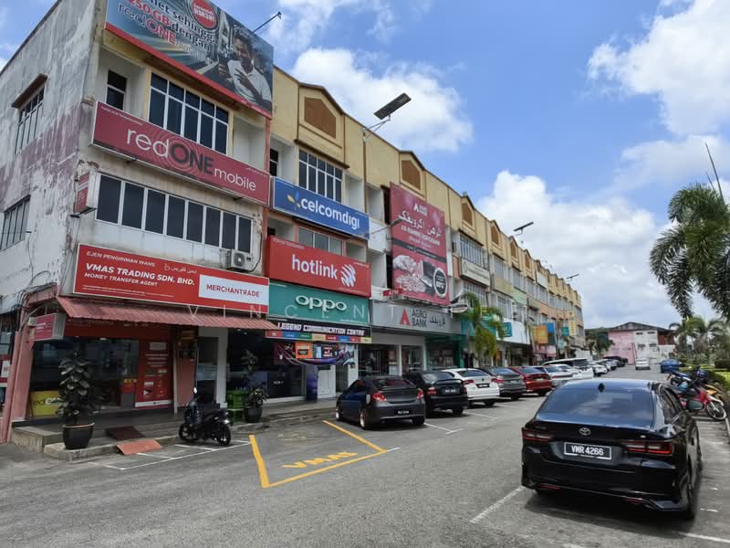 Shop / Office for Sale in Triang (Pahang) - Vincent Tee - PropertyGuru.com.my