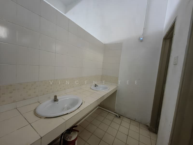 Shop / Office for Rent in Klang (Selangor) - Vincent Tee - Bathroom - PropertyGuru.com.my