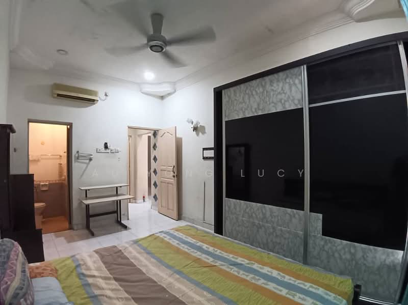 1-storey Terraced House for Sale in Taman Molek (Johor Bahru) - Au Yong Lucy - Bedroom - PropertyGuru.com.my