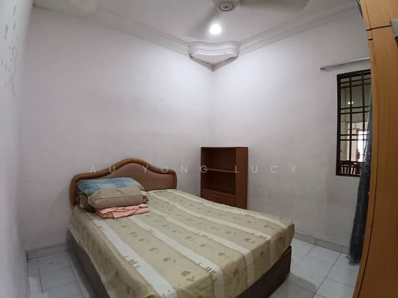1-storey Terraced House for Sale in Taman Molek (Johor Bahru) - Au Yong Lucy - Bedroom - PropertyGuru.com.my