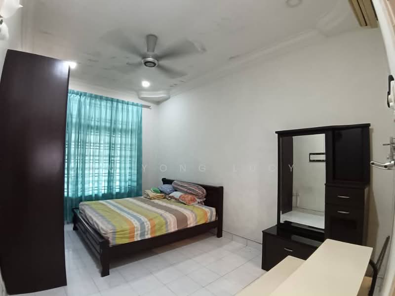 1-storey Terraced House for Sale in Taman Molek (Johor Bahru) - Au Yong Lucy - Bedroom - PropertyGuru.com.my