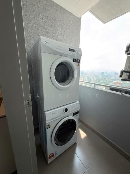 Servis Apartment untuk Disewa di The Era @ Duta North - Yanise Lee - Balcony - PropertyGuru.com.my