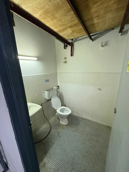 Shop / Office for Sale in Taman Cheras Mas (Cheras) - Jeff Tan - Bathroom - PropertyGuru.com.my