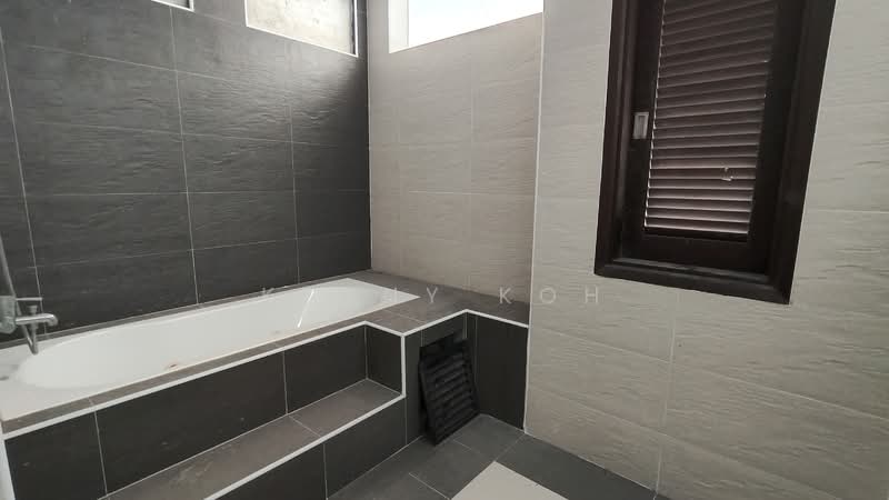 Rumah Banglo untuk Dijual di Bandar Puteri Puchong (Puchong) - Kenny Koh - Bathroom - PropertyGuru.com.my