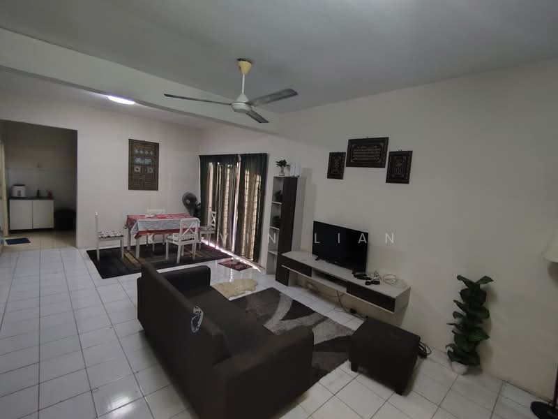 2-storey Terraced House for Rent in Taman Puncak Jalil (Seri Kembangan) - Kelvin Lian - Living Room - PropertyGuru.com.my