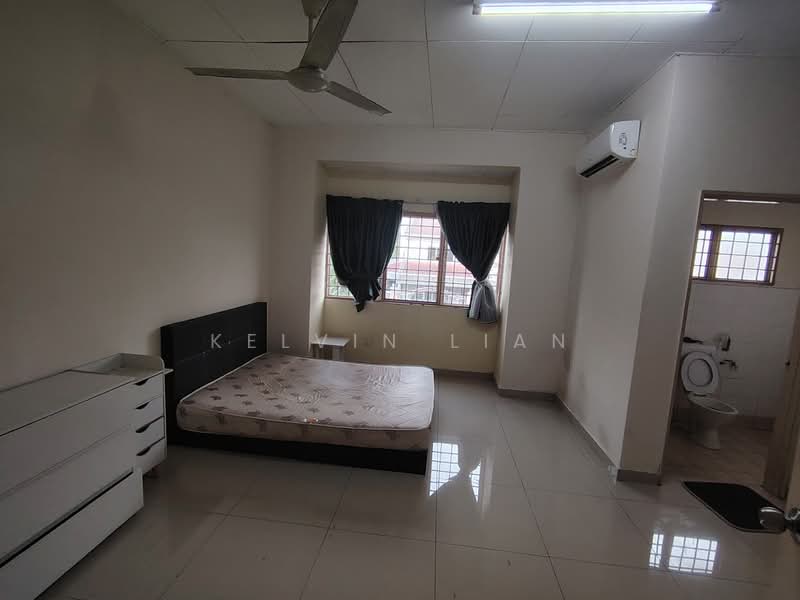 2-storey Terraced House for Rent in Taman Puncak Jalil (Seri Kembangan) - Kelvin Lian - Bedroom - PropertyGuru.com.my