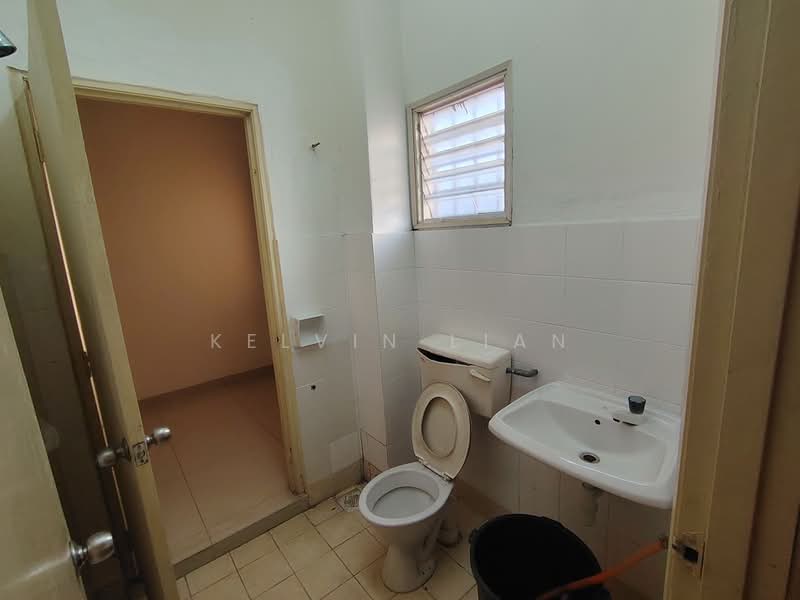 2-storey Terraced House for Rent in Taman Puncak Jalil (Seri Kembangan) - Kelvin Lian - Bathroom - PropertyGuru.com.my