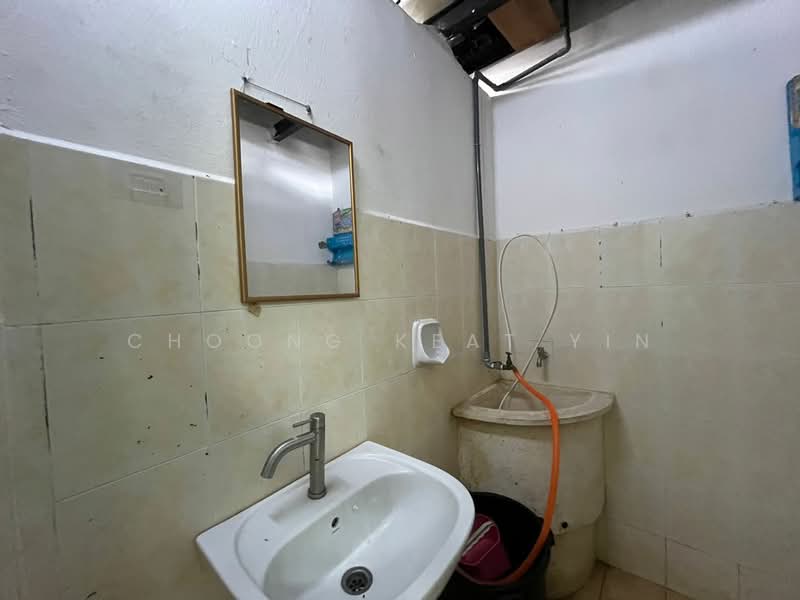 Kedai / Pejabat untuk Disewa di Mergong (Alor Setar) - Choong Keat Yin - Bathroom - PropertyGuru.com.my