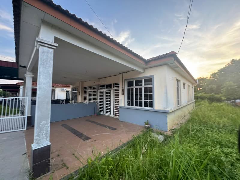 Semi-Detached House for Sale in Parit Buntar (Perak) - Muaz Azizan - Exterior - PropertyGuru.com.my