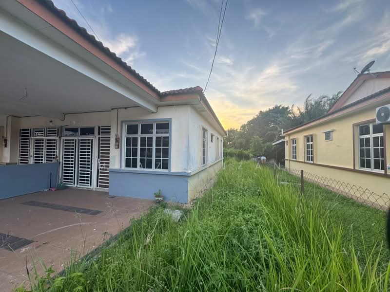 Semi-Detached House for Sale in Parit Buntar (Perak) - Muaz Azizan - Exterior - PropertyGuru.com.my